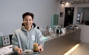 “100년 가는 브랜드 되고 싶어요”…대체커피계 ‘코카콜라’ 꿈꾸는 산스 [이코노 인터뷰]