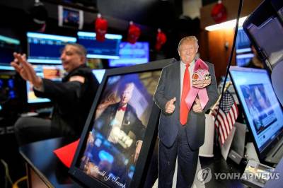 뉴욕증시, 연말 앞두고 사흘째 하락…산타 랠리 기대 꺾였다