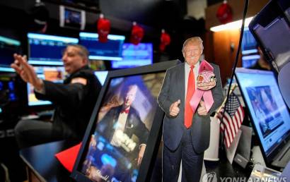 뉴욕증시, 연말 앞두고 사흘째 하락…산타 랠리 기대 꺾였다