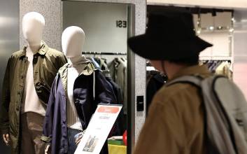 고물가에 지갑 닫는 소비자…“살길은 글로벌·AI·데이터” [제로 성장, 생존 전략은]①