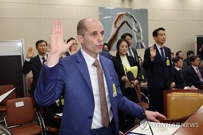 “벽과 얘기하는듯”…‘쿠팡 청문회’ 2일차 국회, 로저스 대표 위증 고발 예정