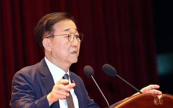 김윤덕 장관 “지방에 초광역권·거점도시 조성…추가 공급대책 1월 중 발표”