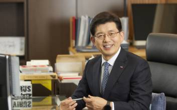 빈대인 BNK금융지주 회장 "생산적 금융 기반한 영업방식 대전환 필요"[신년사]