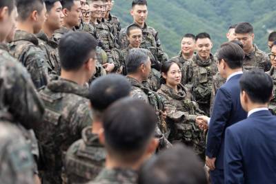 ‘군 장병 필수템’ 기업은행, 나라사랑카드 출시…PX 최대 50% 할인