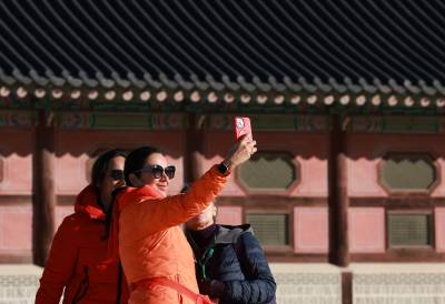 얼어붙은 내수에 ‘한 줄기 빛’…돈 쓰는 외국인 몰려온다 ①