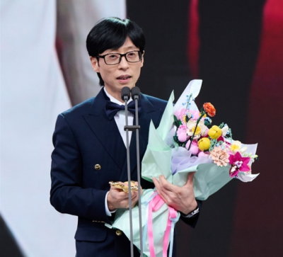 ‘대상’ 유재석이 든 레고 꽃다발…화훼업계 “산업에 상처” 반발