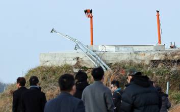 “12·29 참사 여객기, 둔덕 충돌 직전 시속 232km”