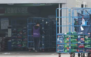 쿠팡 물류센터 인력 6천명 줄었다…개인정보 유출 여파에 주문 급감