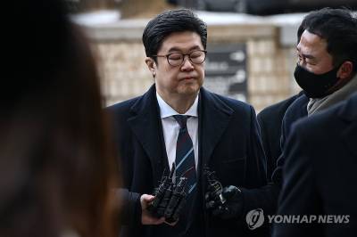 ‘홈플러스 사태’ MBK 김병주 회장 등 경영진 구속영장 기각