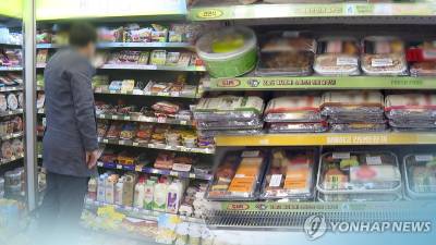 “배송 기다릴 필요 없어요” 편의점, 4900원 삼겹살로 장보기 판 흔든다