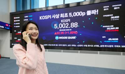 멈출 줄 모르는 코스피 '5000 시대' 열었다...증시 46년 만에 대기록