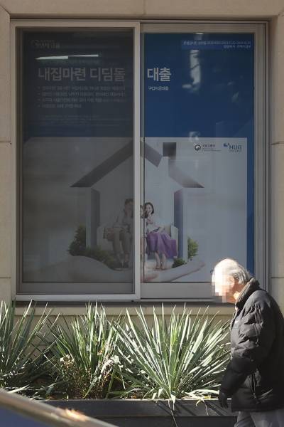 “월급 절반이 이자로”… 2%대 주담대 금리가 4%대로 껑충