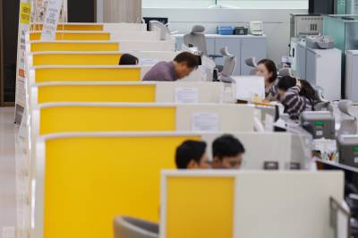 “변한 게 없는데요?” 금요일 1시간 조기퇴근…은행권 4.9일제 실효성은