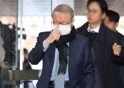 ‘200억 횡령·배임’ 홍원식 남양 前 회장 징역 3년 선고