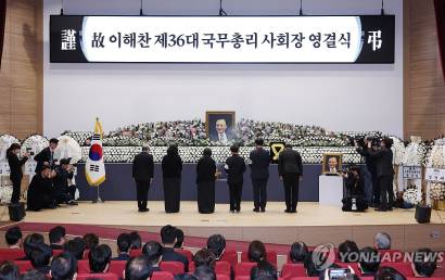 ‘눈물의 영결식’ 故 이해찬 전 총리 발인 엄수…세종에 안장