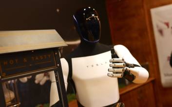 아틀라스·옵티머스, 공장에 들어오다 [피지컬 AI가 바꾸는 질서]①