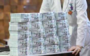 ‘외화 곳간’ 2개월 연속 감소…고환율 방어 위해 국민연금 스와프 카드 구동