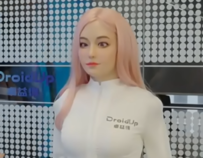 사람이야? 표정·체온까지 구현…中, 체화 AI 로봇 경쟁 가속