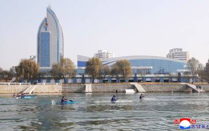 北, 대동강에 ‘호화 유람선’ 띄었다