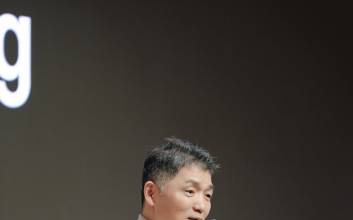 ‘경영 쇄신’ 브레이크 풀고 ‘성장 페달’ 밟은 카카오 김범수 [카카오의 AI 배수진]③