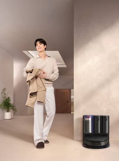 ‘앰배서더’ 박보검 일상에 스며든 다이슨 ‘Ai 로봇청소기’ 눈길