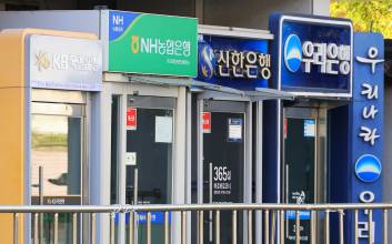 고령화 사회 마주한 은행…'시니어' 예적금 금리 올리고 대출은 낮춘다