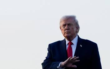 트럼프, 중동 항모 추가 투입 예고…이란 정권교체엔 “가장 좋은 일”