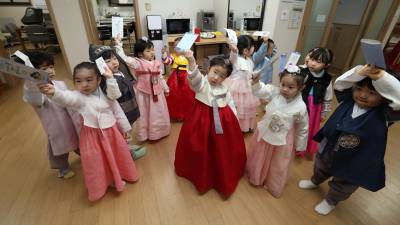 “얼마 줘야 하나”…설 명절, 중고생 평균 세뱃돈 얼마?