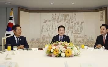 부동산이 뭐길래...설날 아침부터 대통령·야당 대표 설전