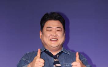 김준현, 평소 인사법 vs 인성 문제…‘팬 패싱’ 논란에 갑론을박