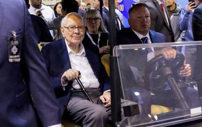 '투자의 달인' 워런 버핏, 회사 은퇴 전 사고 판 주식은?