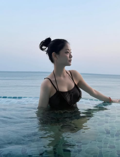 ‘혜리와 파격 키스신’ 정수빈, 눈부신 수영복 자태 