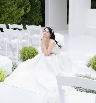 '재혼' 최정윤, SNS 사진 올리더니…"죄송한 말씀 드려"