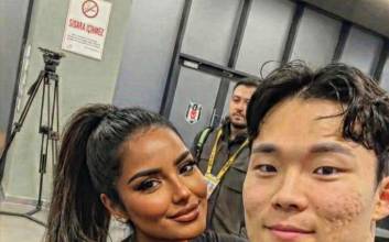 오현규, 튀르키예 미녀와 함께…홈구장은 지금 '펄-럭'