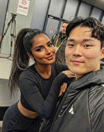 오현규, 튀르키예 미녀와 함께…홈구장은 지금 '펄-럭'