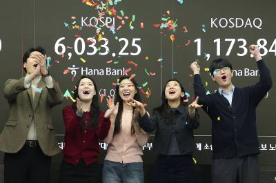 '6천피' 불장에도 12조원 순매도…외국인, 코스피 던진다