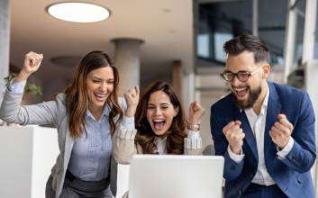 100만주 '껑충' 엿새째 고공행진…삼천당제약 '황제주' 등극 [신Go가]