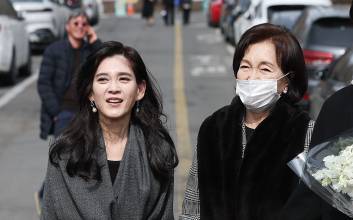 '함박웃음' 이부진, 아들 졸업식은 랑방·입학식은 디올 '눈길'