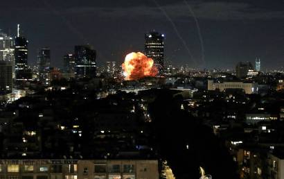 '이란 공습' 기름값도 타격…국제유가 12%↑ 가상화폐도 흔들