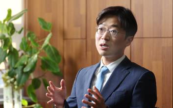 조현범 회장 사내 이사 사임…주주연대가 바라본 한국앤컴퍼니 '오너리스크' [이코노 인터뷰]