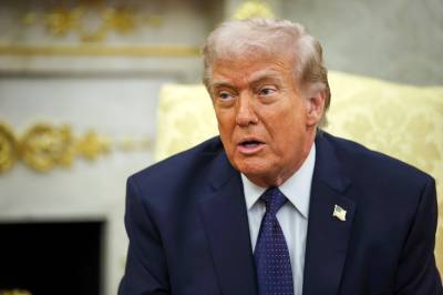 트럼프, 스테이블코인 논쟁서 가상자산 편…은행권 압박 강화