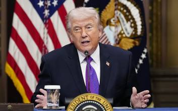 중동 전쟁에 치솟는 유가…백악관, 휘발유 가격 억제 총력전