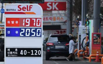 서울 주유소 1900원대 진입…"30분 넘게 줄 서서 넣었다"