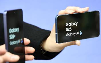 울트라는 혁신, 기본형은 반신? 갤럭시S26 ‘라인업 고차방정식’