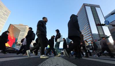 12년째 갇힌 ‘3만 달러의 늪’…발목 잡힌 한국 경제, 문제는?