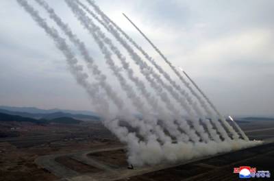  김정은 “420km 사정권내 적들에 불안줄 것”...北 600mm 방사포 훈련