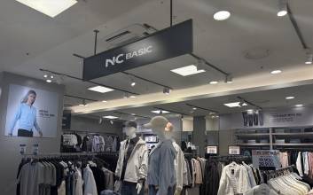 재킷·바지 합쳐 10만원 안팎…NC베이직, 불황 속 인기 비결 [짠물소비에 뜨는 갓성비]③