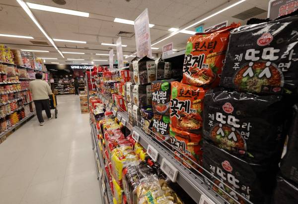 위기의 경제, 버팀목 기업에 숨통 틔워줄 때 