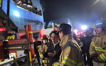 [속보] 대전 안전공업 화재 10명 사망 확인…“남은 4명 수색 중”