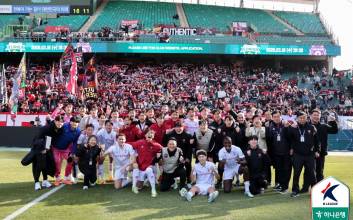 욕설·물병 투척까지…부천FC, 서포터스 논란에 고개 숙였다